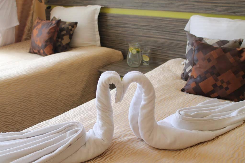 Family Hotel Central Shumen Bagian luar foto