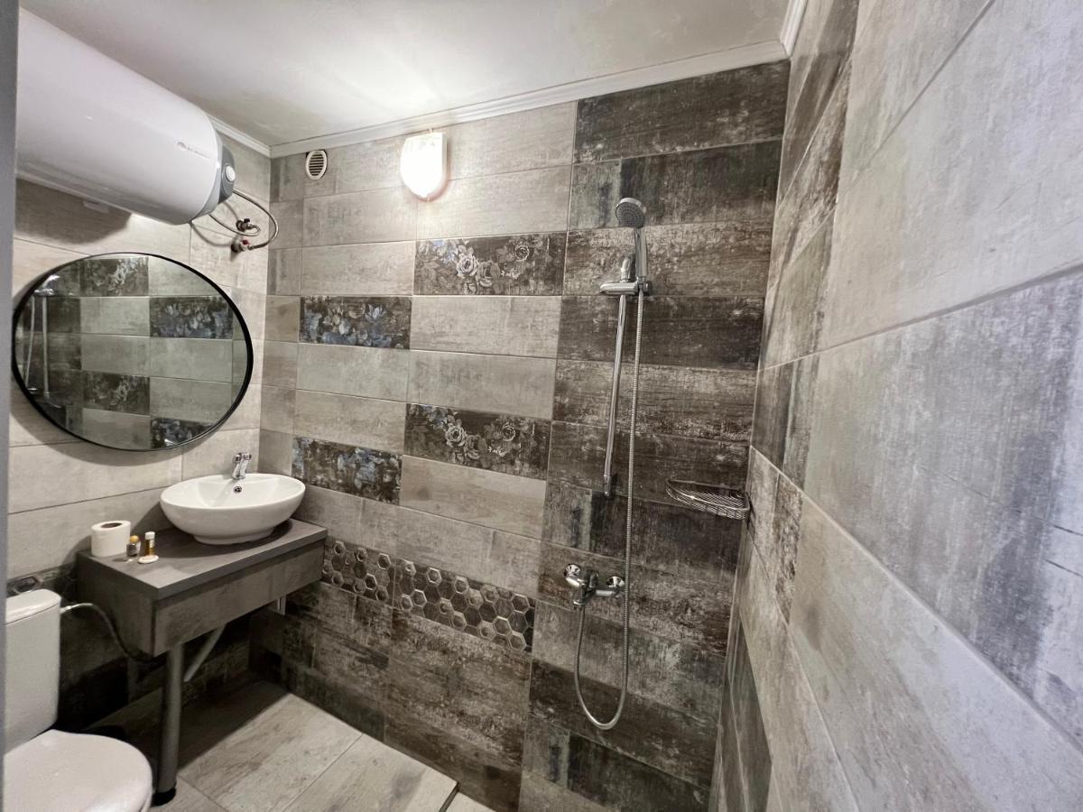 Family Hotel Central Shumen Bagian luar foto