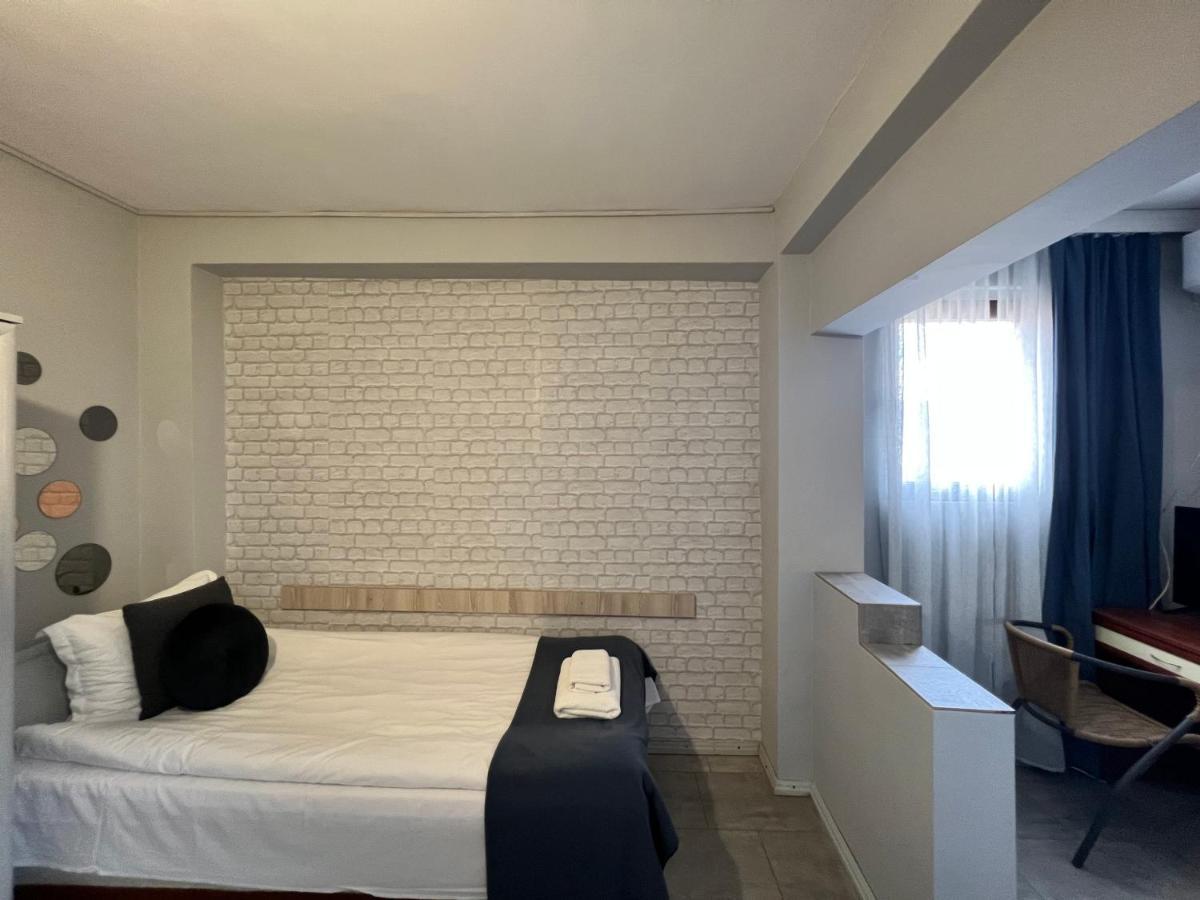 Family Hotel Central Shumen Bagian luar foto