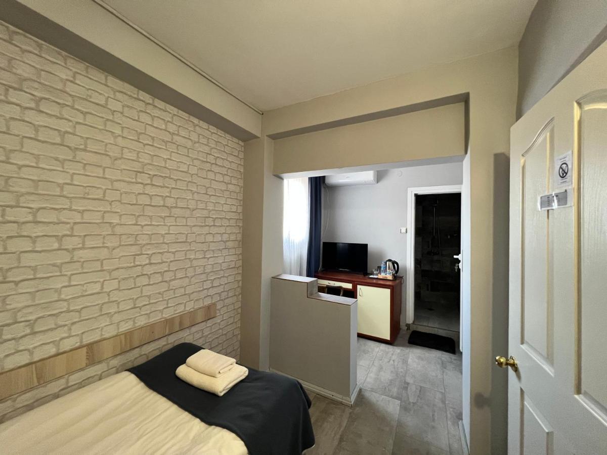 Family Hotel Central Shumen Bagian luar foto