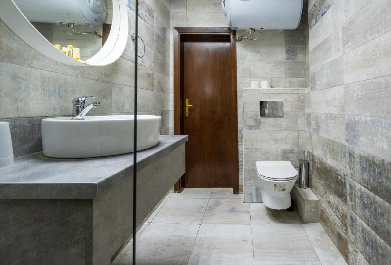 Family Hotel Central Shumen Bagian luar foto