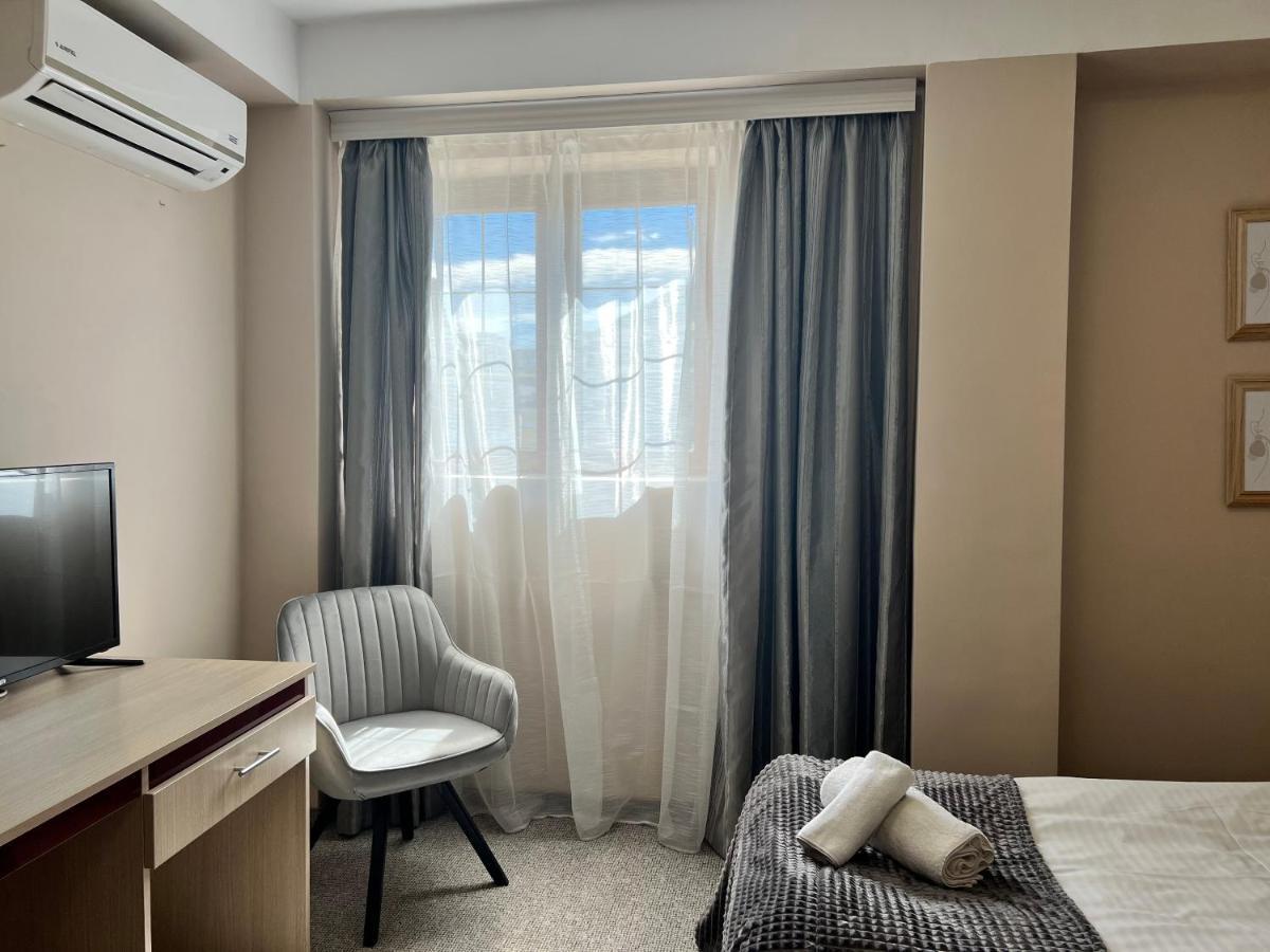 Family Hotel Central Shumen Bagian luar foto