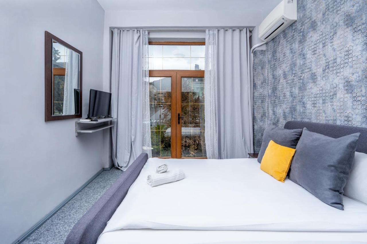 Family Hotel Central Shumen Bagian luar foto