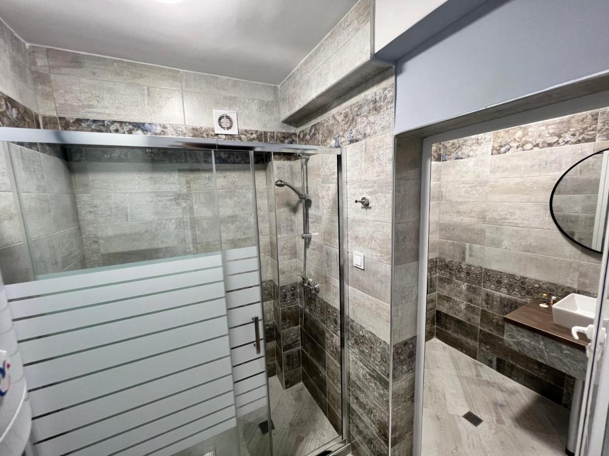 Family Hotel Central Shumen Bagian luar foto
