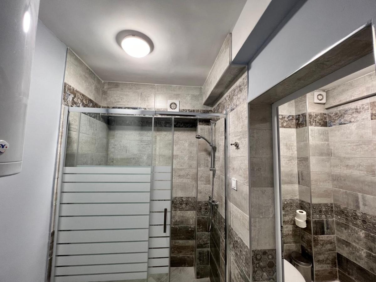 Family Hotel Central Shumen Bagian luar foto
