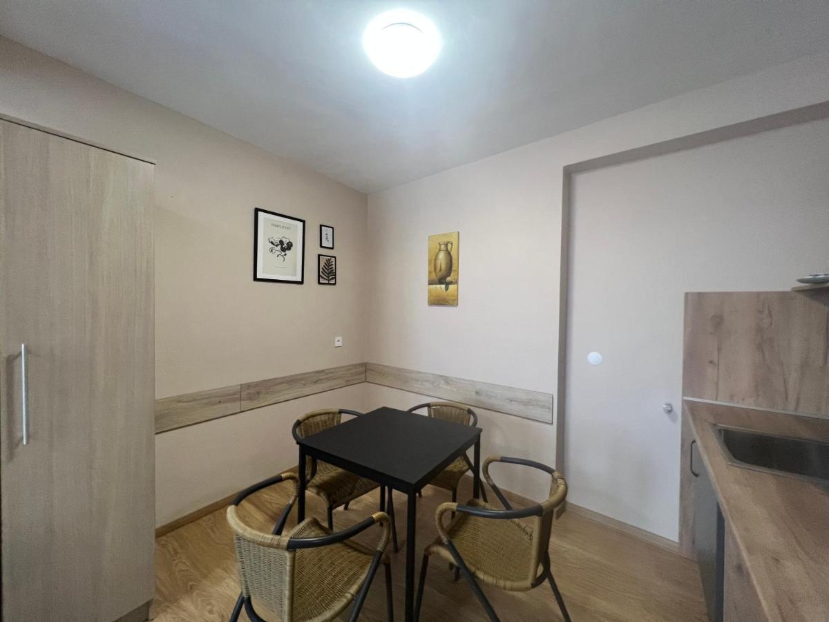 Family Hotel Central Shumen Bagian luar foto