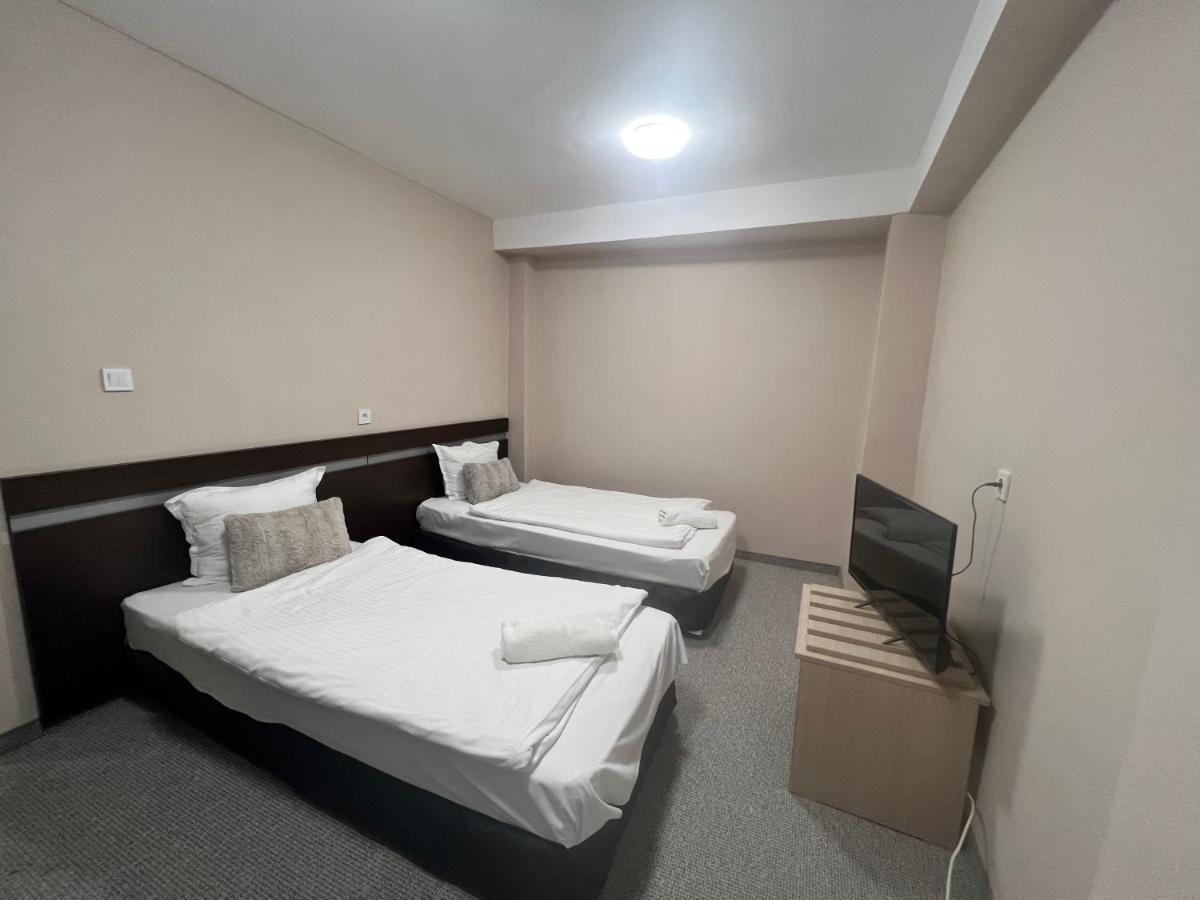 Family Hotel Central Shumen Bagian luar foto