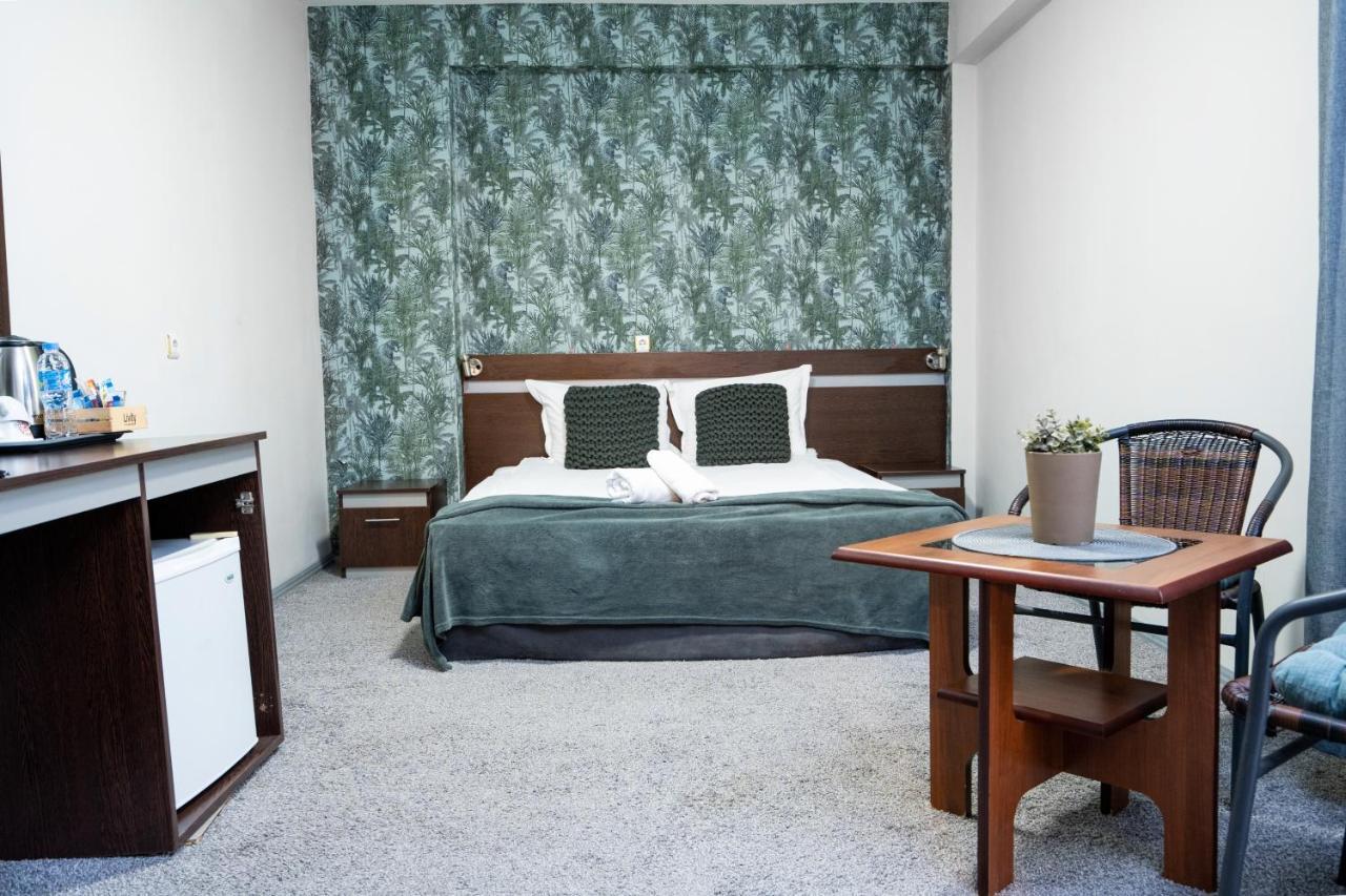 Family Hotel Central Shumen Bagian luar foto