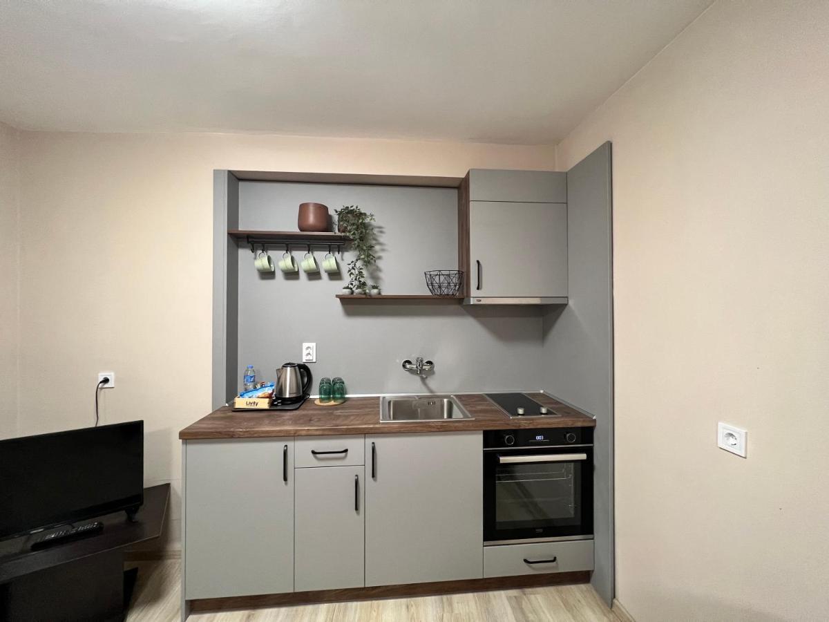 Family Hotel Central Shumen Bagian luar foto