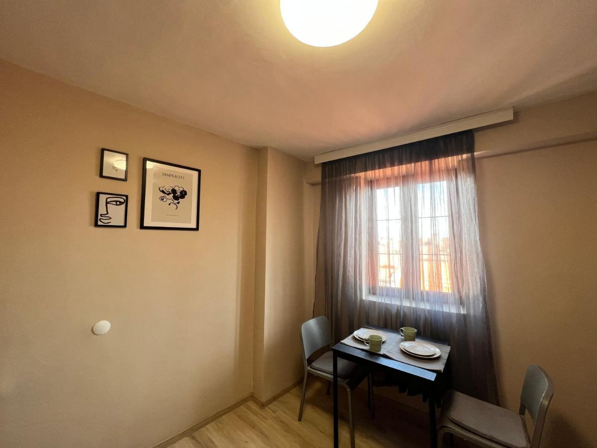 Family Hotel Central Shumen Bagian luar foto