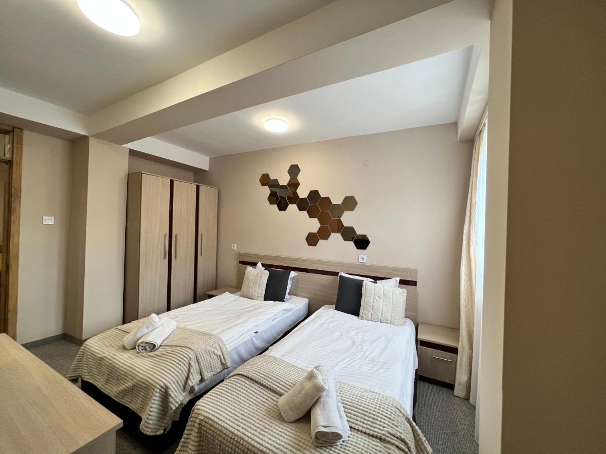 Family Hotel Central Shumen Bagian luar foto