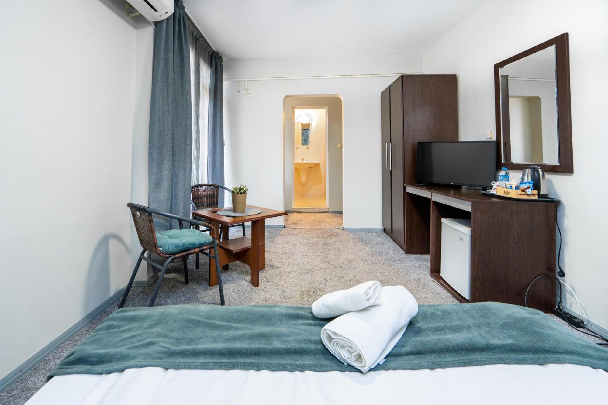 Family Hotel Central Shumen Bagian luar foto