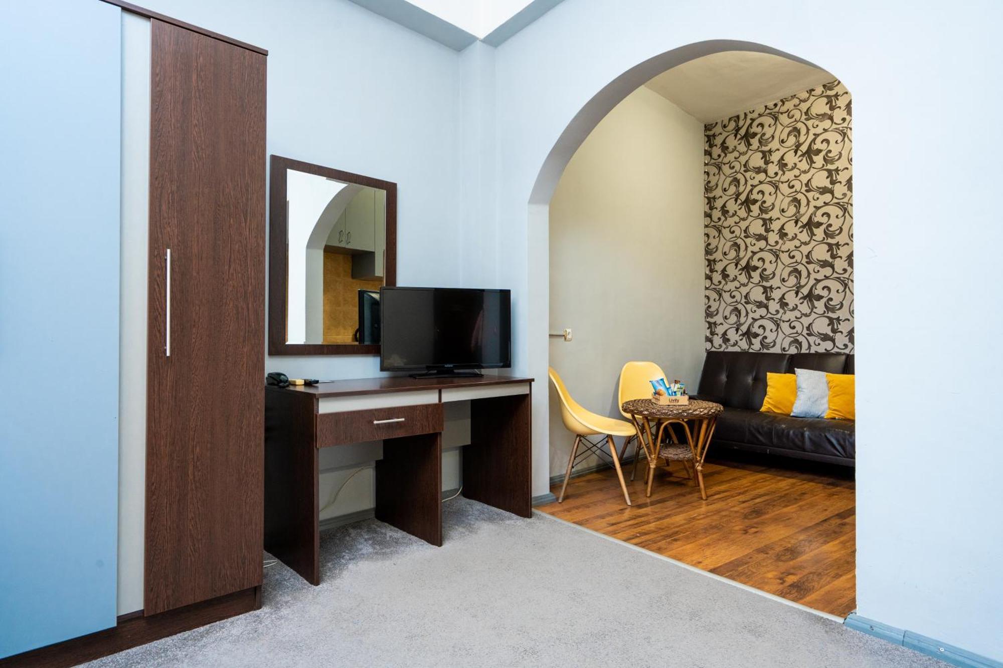 Family Hotel Central Shumen Bagian luar foto