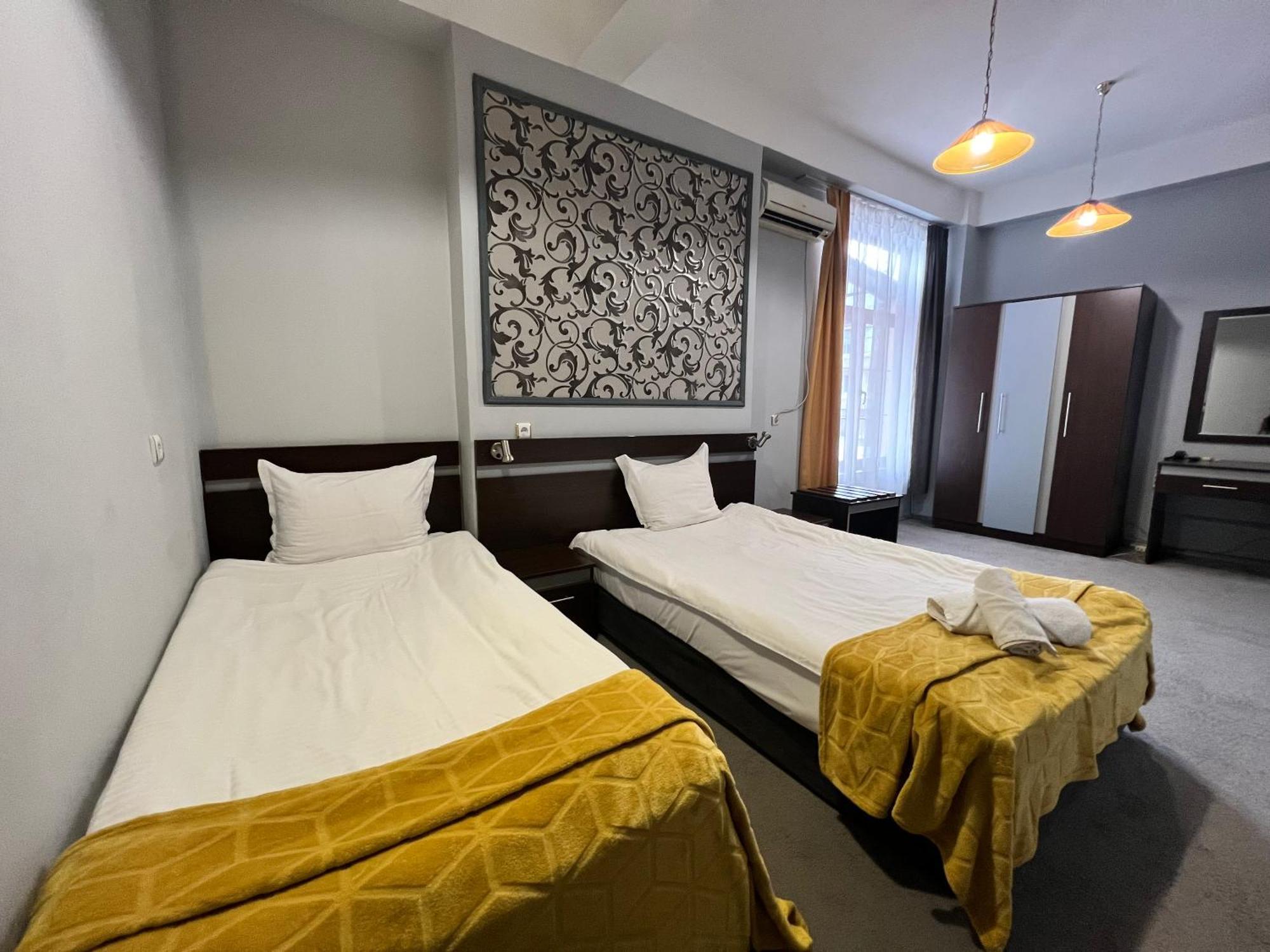 Family Hotel Central Shumen Bagian luar foto