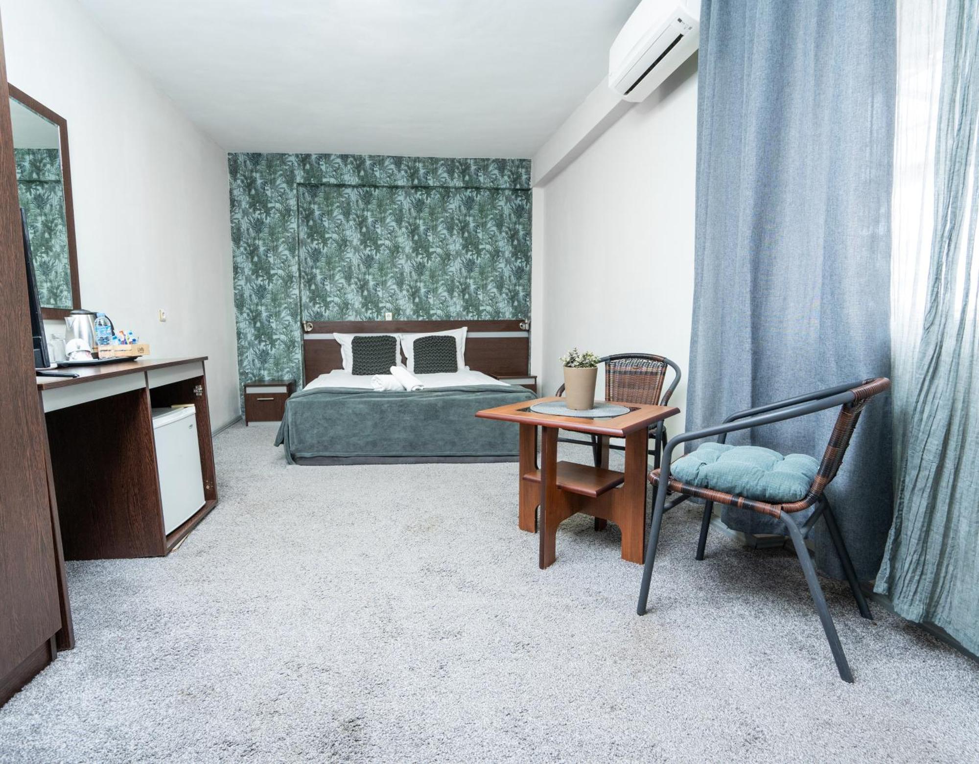 Family Hotel Central Shumen Bagian luar foto