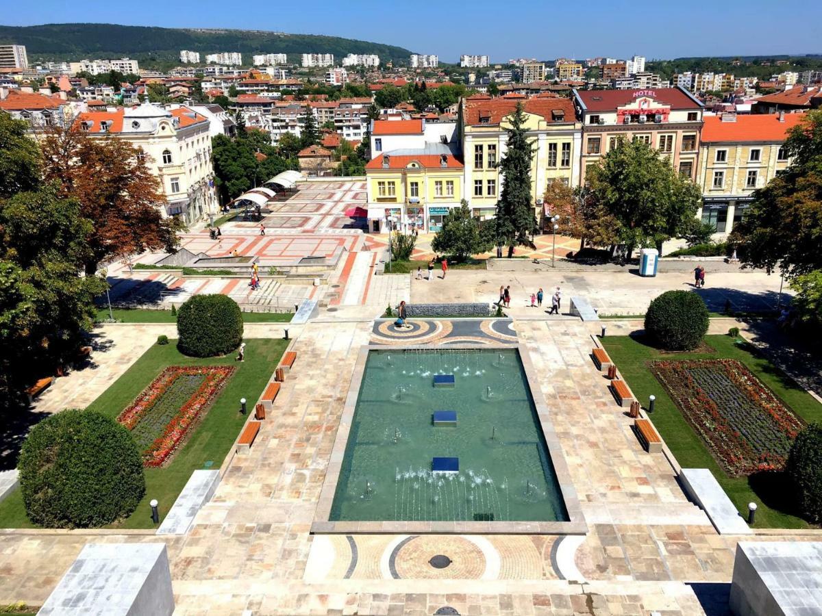 Family Hotel Central Shumen Bagian luar foto