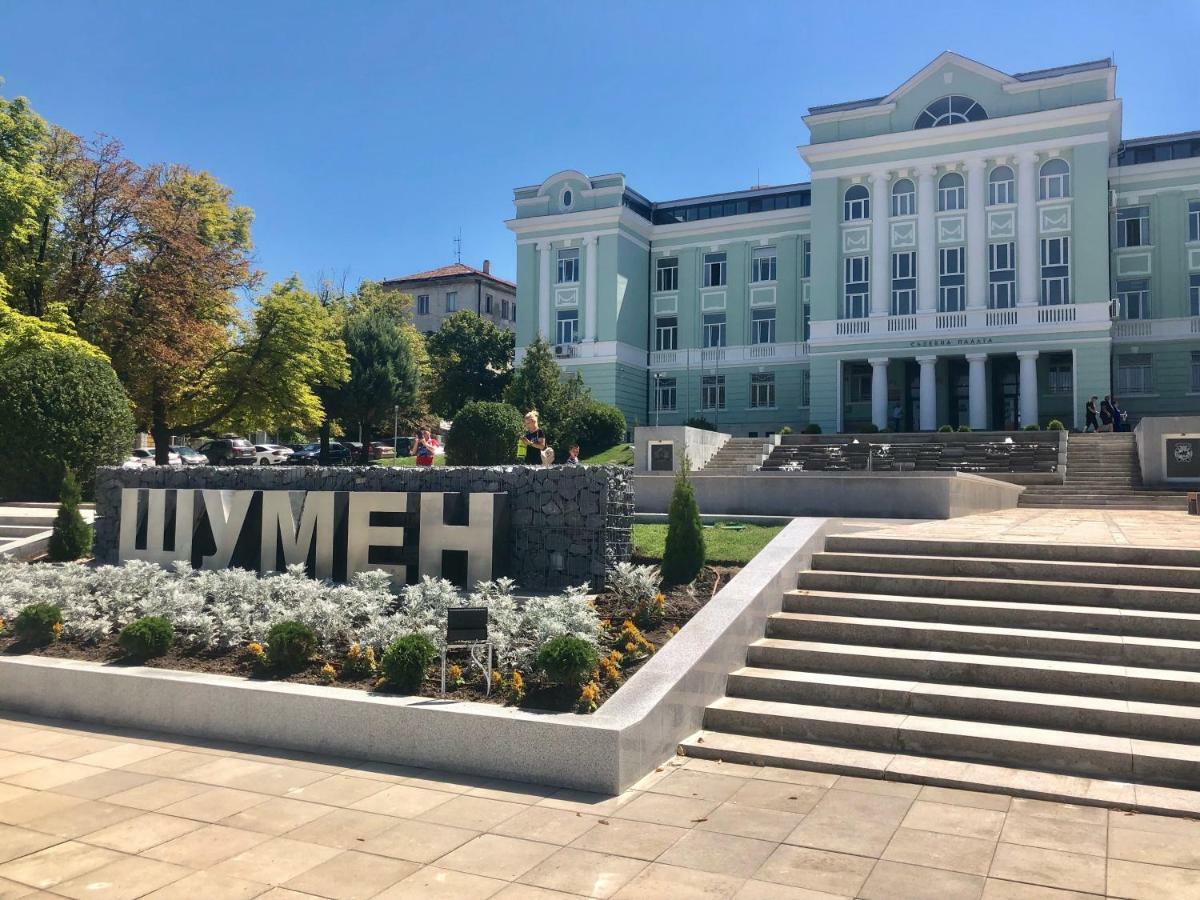Family Hotel Central Shumen Bagian luar foto
