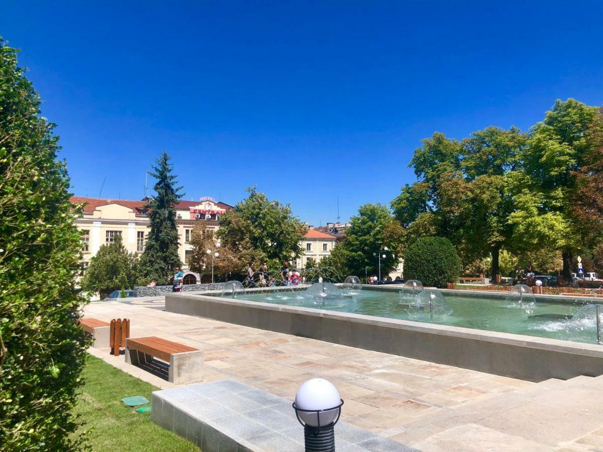 Family Hotel Central Shumen Bagian luar foto