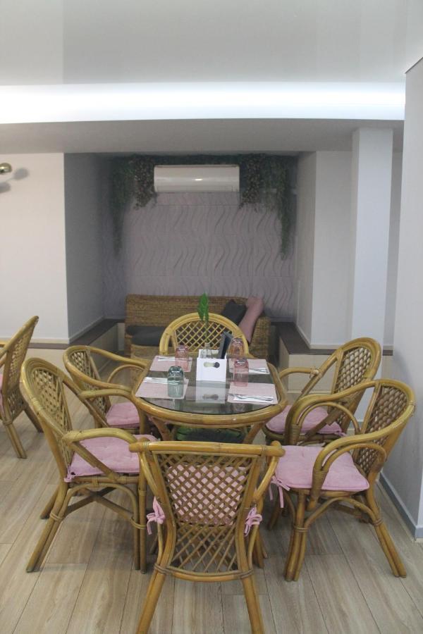 Family Hotel Central Shumen Bagian luar foto